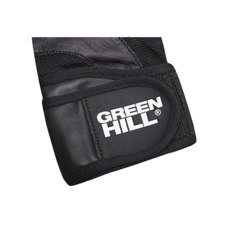 Nahaufnahme der Handgelenksbandage eines schwarzen Sporthandschuhe DARK AURA der Marke „GREEN HILL“. Der breite Klettverschluss ist geschlossen und zeigt das weiße Markenlogo auf einem schwarzen Hintergrund, eingefasst von einer schwarzen Stoffborte.