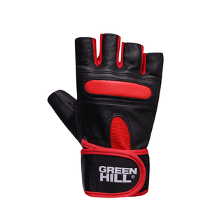 Die Oberseite des fingerlosen Green Hill BLACK KNIGHT RED Handschuhs aus mattschwarzem Glattleder. Quer über den Fingerknöcheln verläuft ein markanter, gepolsterter Schutzbalken. Im Zentrum befindet sich ein keilförmiger Einsatz aus rotem, flexiblem Gewebe. Am Handgelenk schließt eine breite Lederbandage mit rotem Saum ab, auf deren Klettverschluss das Green Hill Logo in klarem Weiß aufgedruckt ist. Die Fingerzwischenräume sind ebenfalls in leuchtendem Rot gehalten.