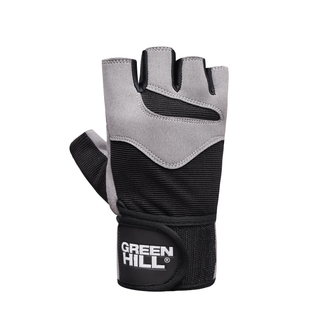 Fingerloser Fitnesshandschuh von Green Hill in Grau und Schwarz von oben gesehen. Der Handrücken
besteht aus atmungsaktivem, schwarzem Mesh-Gewebe und grauen Wildleder-Einsätzen an den
Fingereingängen. Am Handgelenk befindet sich eine breite, schwarze Klettverschluss-Bandage mit einem
gummierten, weißen Green Hill Logo.